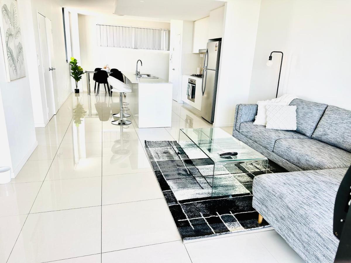 Modern 2 Bedroom & 2 Bathroom Apartment With Stunning Sydney Cbd & Skyline Views! Liverpool Exterior foto